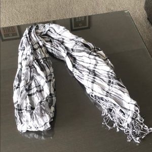 EXPRESS Casual Lightweight Scarf